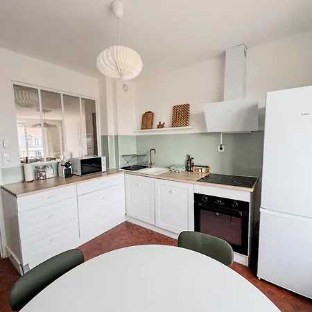Spacieux Appartement,3 Lits, Coeur Avec Parking Gratuit *