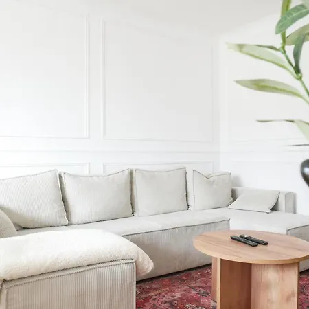 Spacieux Appartement,3 Lits, Coeur Avec Parking Gratuit *
