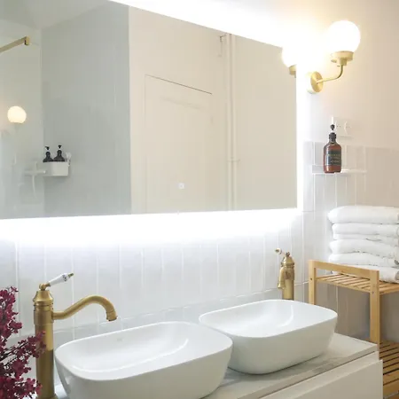 Spacieux Appartement,3 Lits, Coeur Avec Parking Gratuit Apartment *