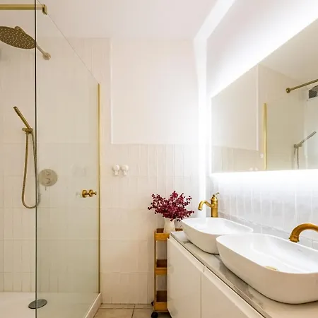 Loft Lumineux Avec Netflix & Parking Prive, Proche Centre דירה